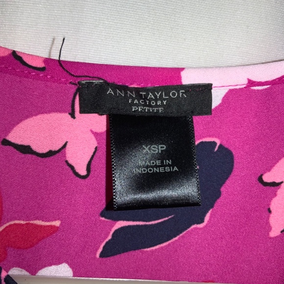 Ann Taylor button front blouse Sz XSP tulip sleeve butterfly print - Picture 4 of 6